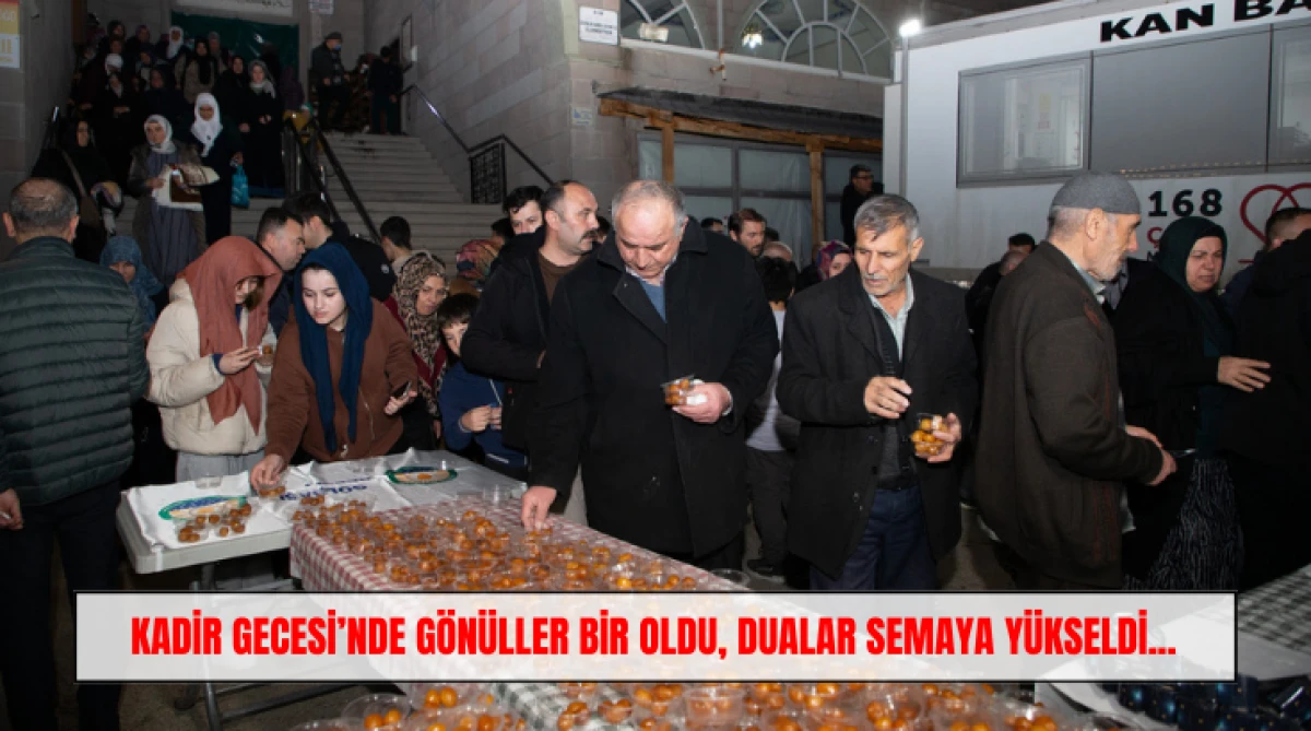 Kadir Gecesi&rsquo;nde G&ouml;n&uuml;ller Bir Oldu, Dualar Semaya Y&uuml;kseldi...